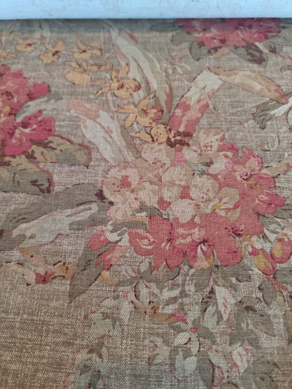 13 continuous yards of Linen upholstery fabric - Picture 7 of 7